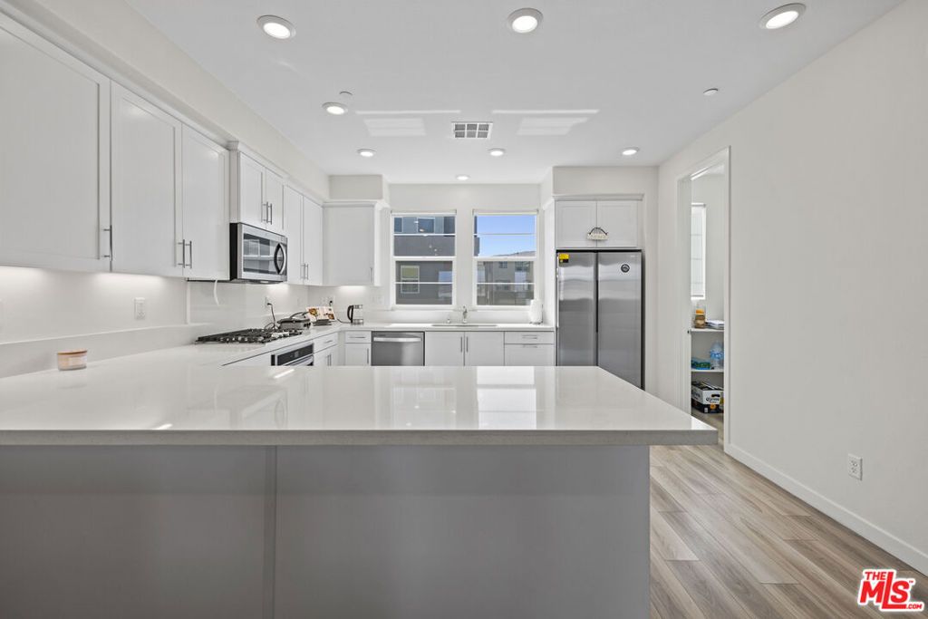 27109 Valley Oak Place, Valencia, CA 91381 — photo 4