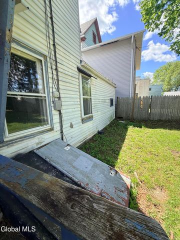 781 2nd Avenue, Troy, NY 12182