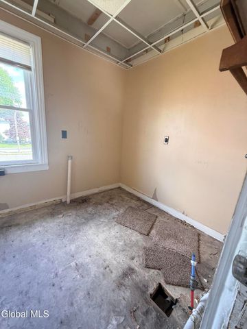 781 2nd Avenue, Troy, NY 12182