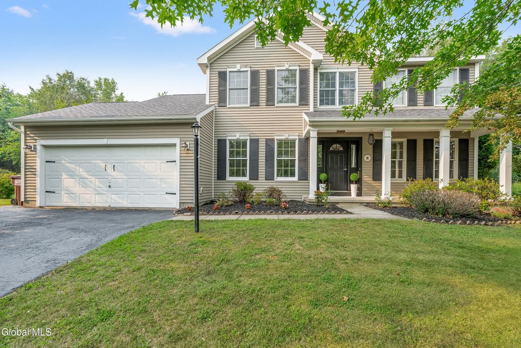 23 Ashgrove Lane, Bethlehem, NY 12158
