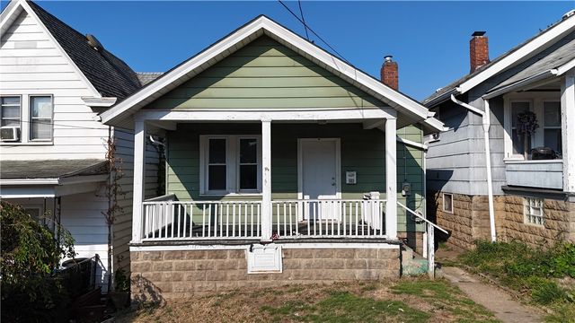 428 Agatha St, Pitcairn, PA 15140