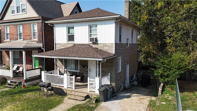 428 Agatha St, Pitcairn, PA 15140