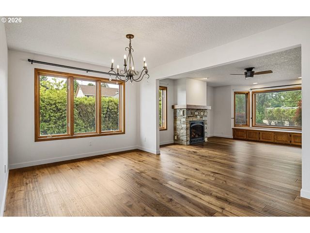 954 S A St, Washougal, WA 98671
