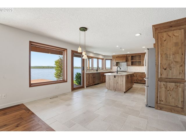 954 S A St, Washougal, WA 98671