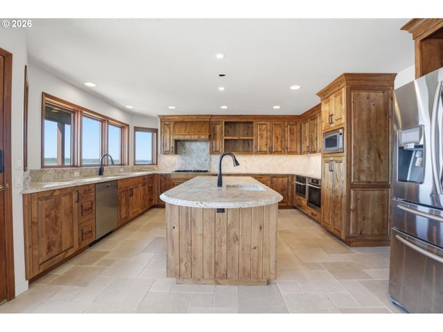 954 S A St, Washougal, WA 98671