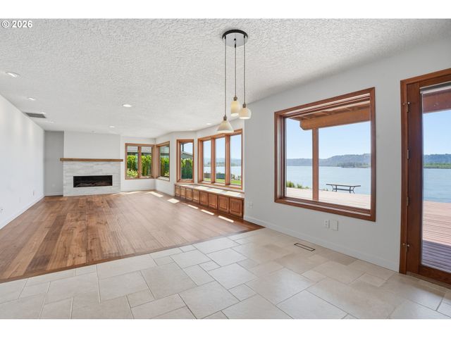 954 S A St, Washougal, WA 98671