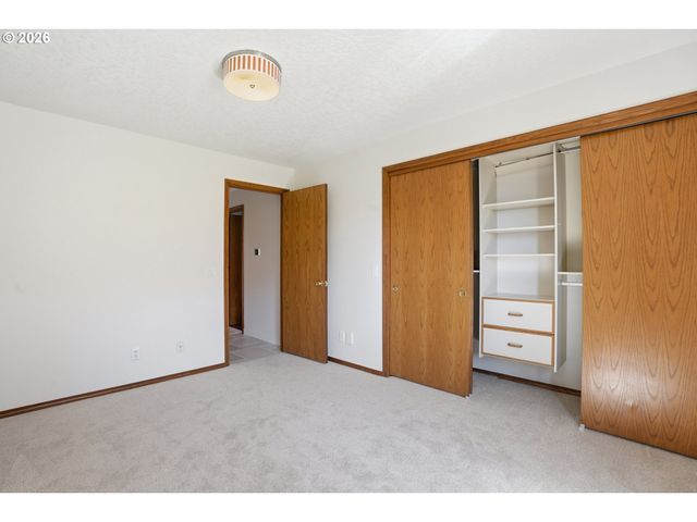 954 S A St, Washougal, WA 98671