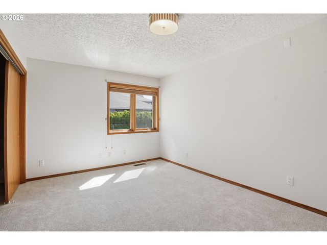 954 S A St, Washougal, WA 98671