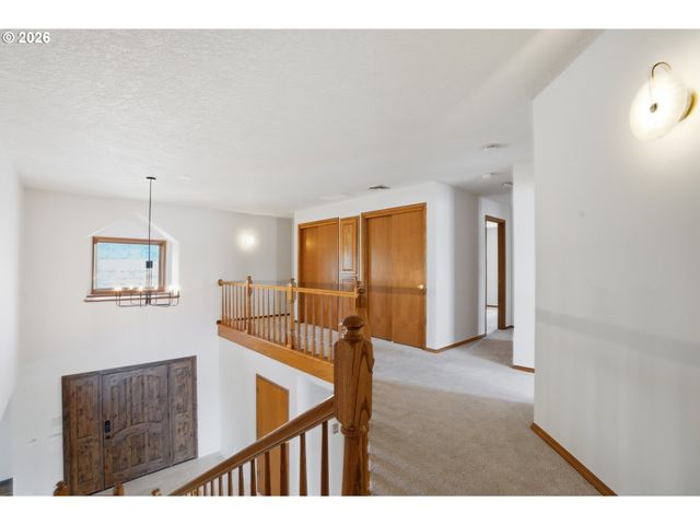 954 S A St, Washougal, WA 98671