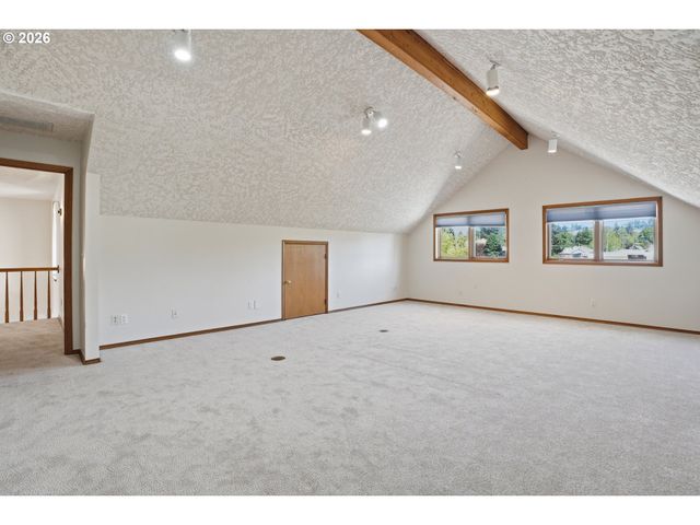 954 S A St, Washougal, WA 98671