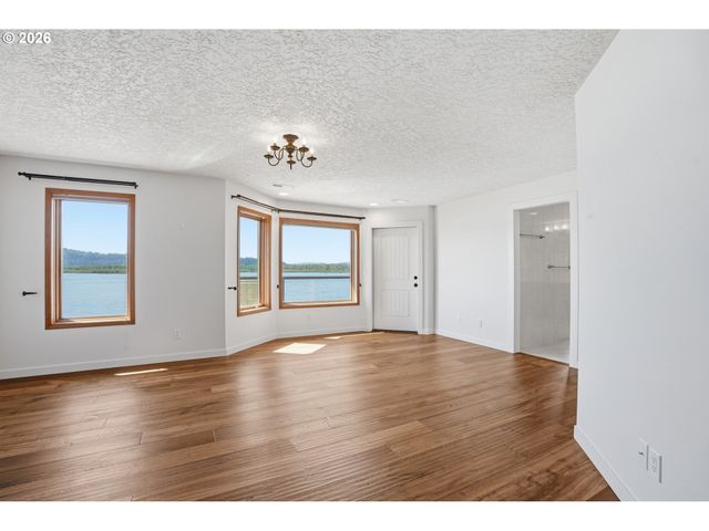 954 S A St, Washougal, WA 98671