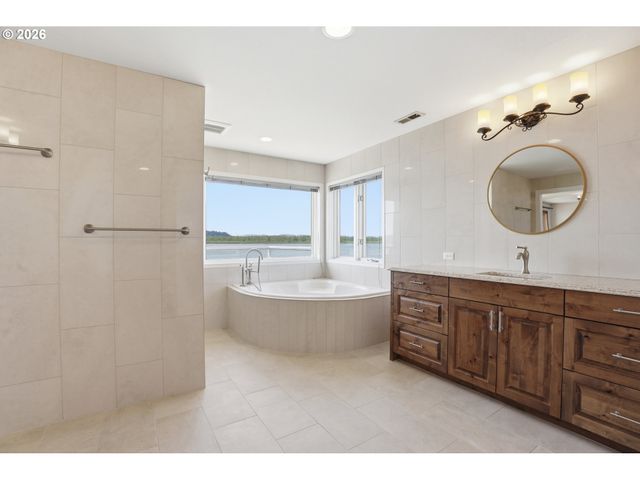 954 S A St, Washougal, WA 98671