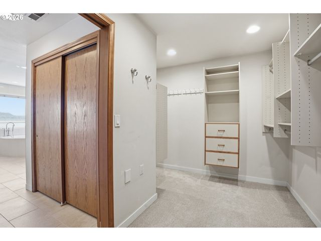 954 S A St, Washougal, WA 98671