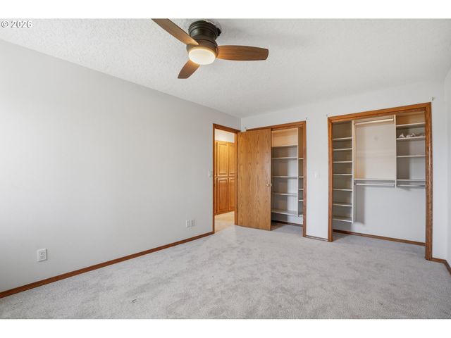 954 S A St, Washougal, WA 98671