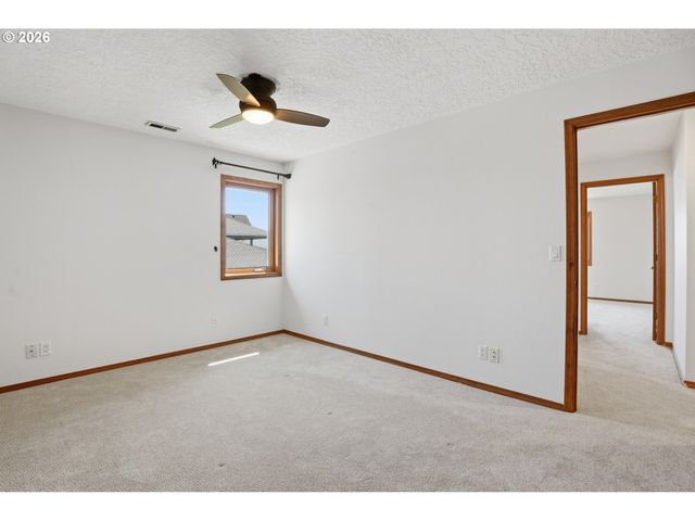 954 S A St, Washougal, WA 98671
