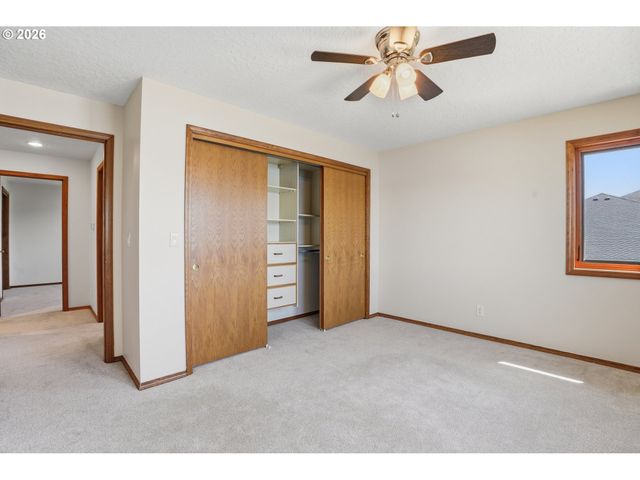 954 S A St, Washougal, WA 98671