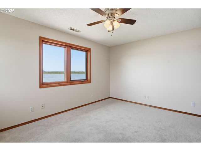 954 S A St, Washougal, WA 98671