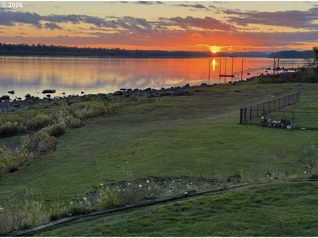 954 S A St, Washougal, WA 98671