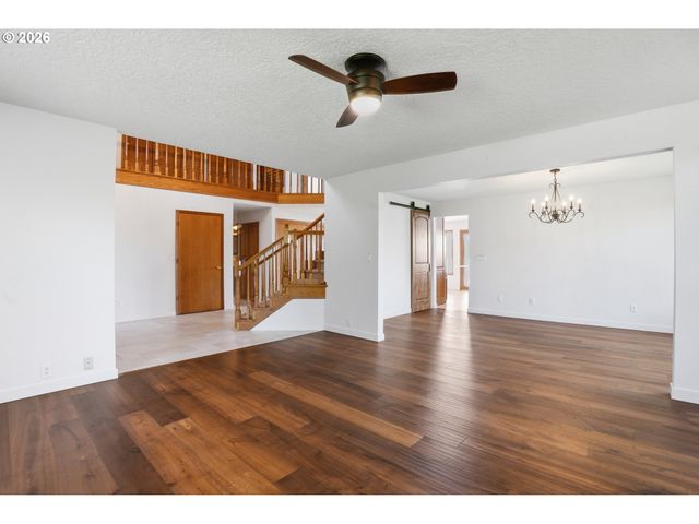 954 S A St, Washougal, WA 98671