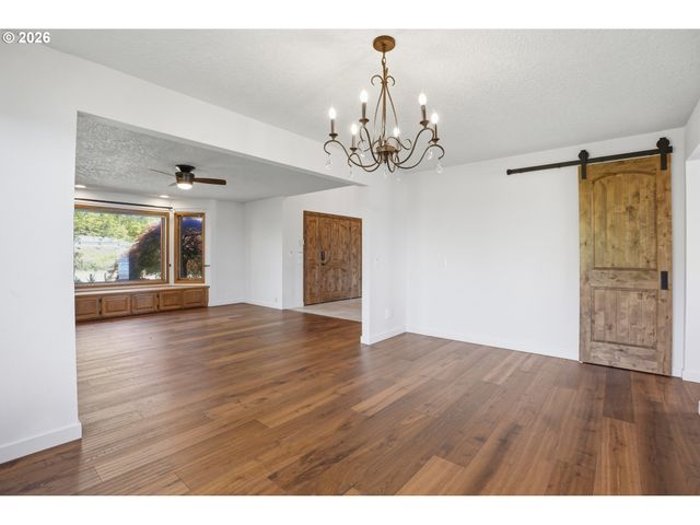 954 S A St, Washougal, WA 98671