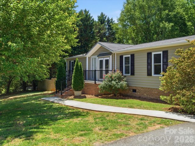 715 Dallas Spencer Mountain Road, Dallas, NC 28034