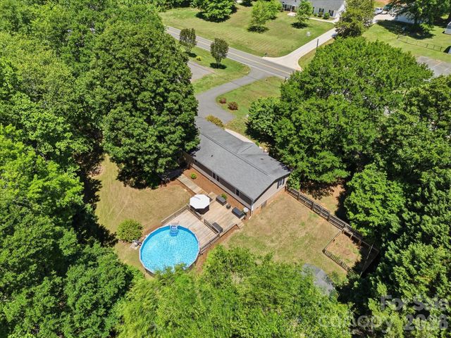 715 Dallas Spencer Mountain Road, Dallas, NC 28034