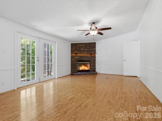715 Dallas Spencer Mountain Road, Dallas, NC 28034
