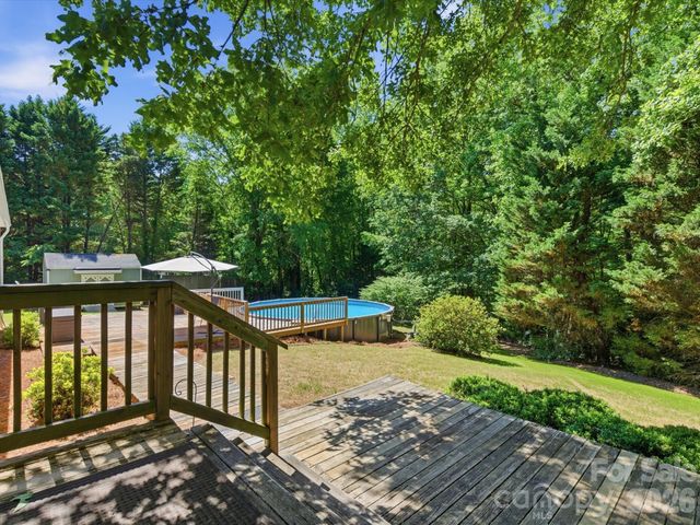 715 Dallas Spencer Mountain Road, Dallas, NC 28034