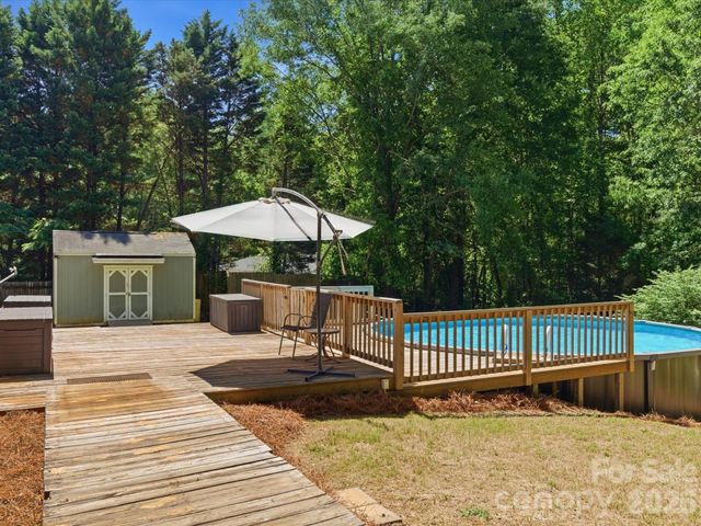 715 Dallas Spencer Mountain Road, Dallas, NC 28034