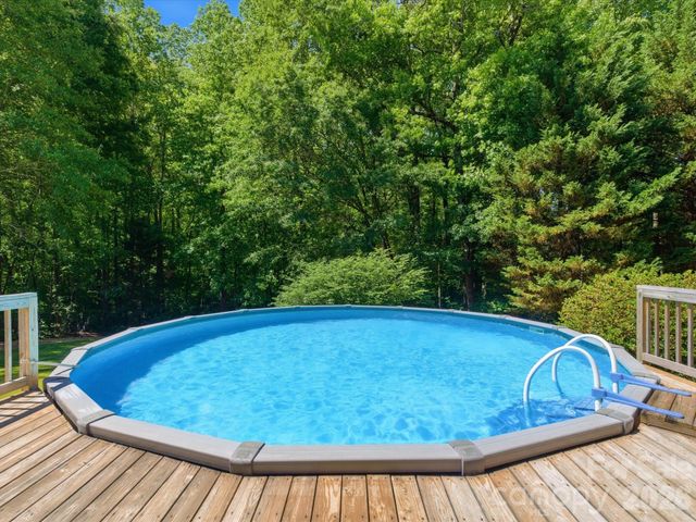 715 Dallas Spencer Mountain Road, Dallas, NC 28034