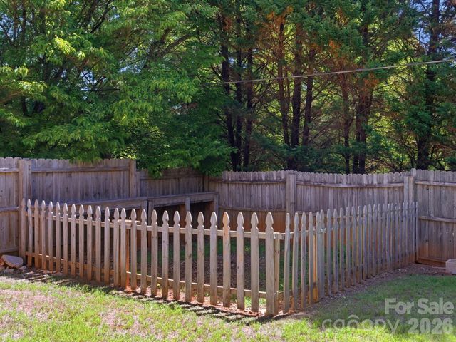 715 Dallas Spencer Mountain Road, Dallas, NC 28034