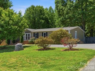 715 Dallas Spencer Mountain Road, Dallas, NC 28034