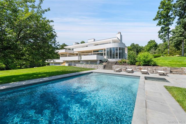 10 Dogwood Hills Road, Pound Ridge, NY 10576