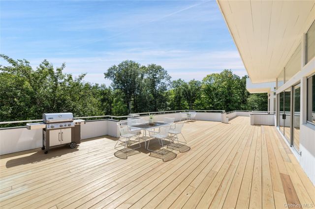 10 Dogwood Hills Road, Pound Ridge, NY 10576