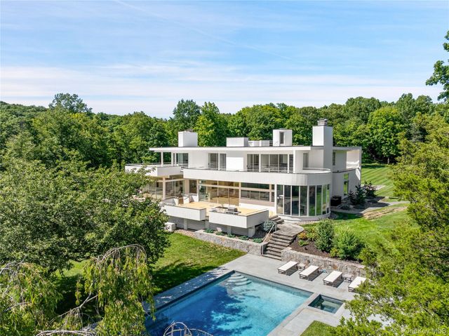 10 Dogwood Hills Road, Pound Ridge, NY 10576