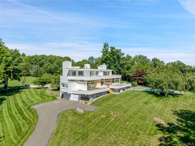 10 Dogwood Hills Road, Pound Ridge, NY 10576