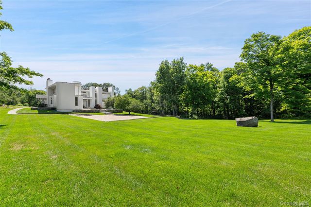 10 Dogwood Hills Road, Pound Ridge, NY 10576