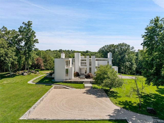 10 Dogwood Hills Road, Pound Ridge, NY 10576