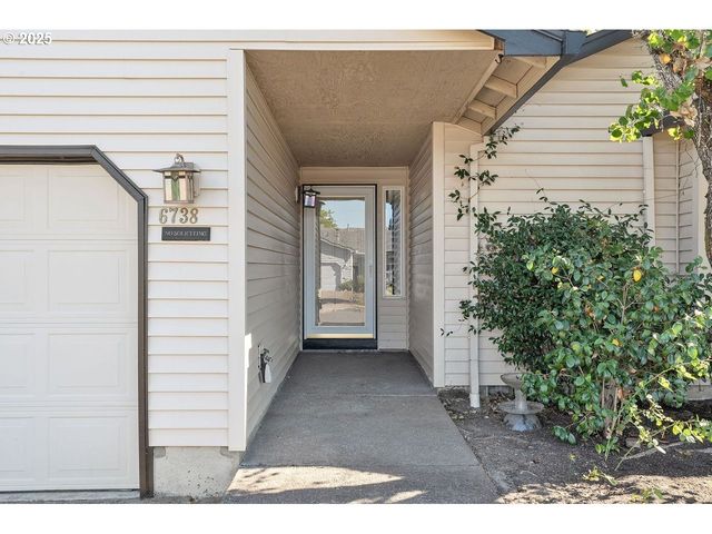 6738 Se MOSCATO Ct, Hillsboro, OR 97123