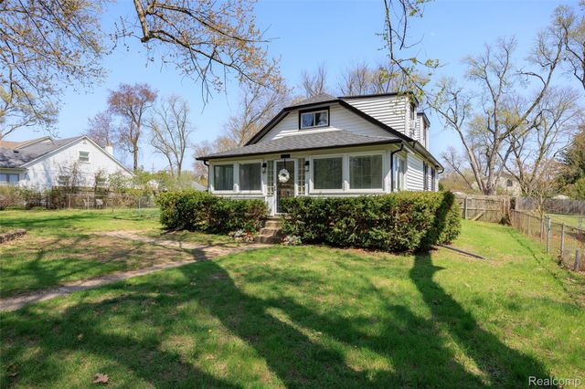 1545 Tanfield Street, West Bloomfield Charter Township, MI 48324