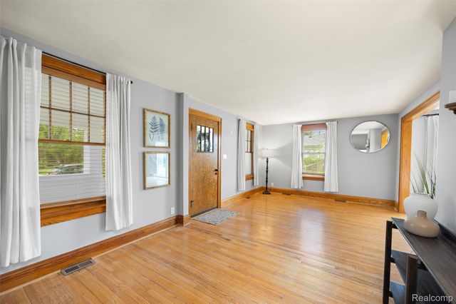 1545 Tanfield Street, West Bloomfield Charter Township, MI 48324