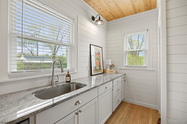 1545 Tanfield Street, West Bloomfield Charter Township, MI 48324