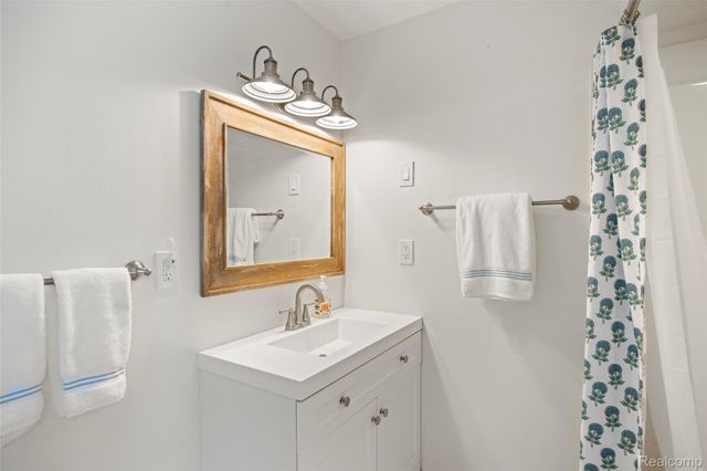 1545 Tanfield Street, West Bloomfield Charter Township, MI 48324
