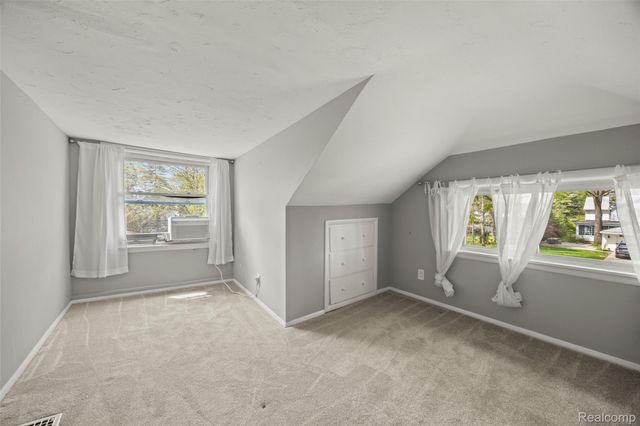 1545 Tanfield Street, West Bloomfield Charter Township, MI 48324