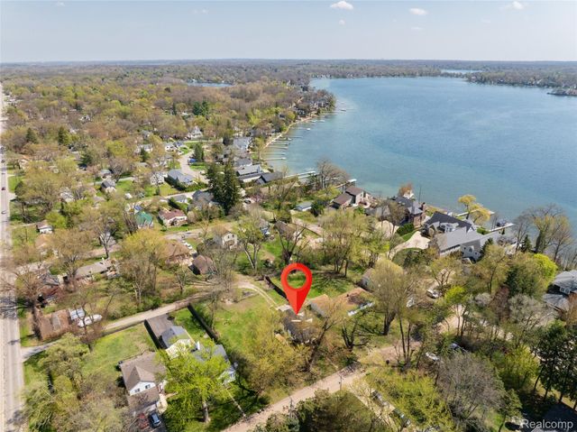 1545 Tanfield Street, West Bloomfield Charter Township, MI 48324
