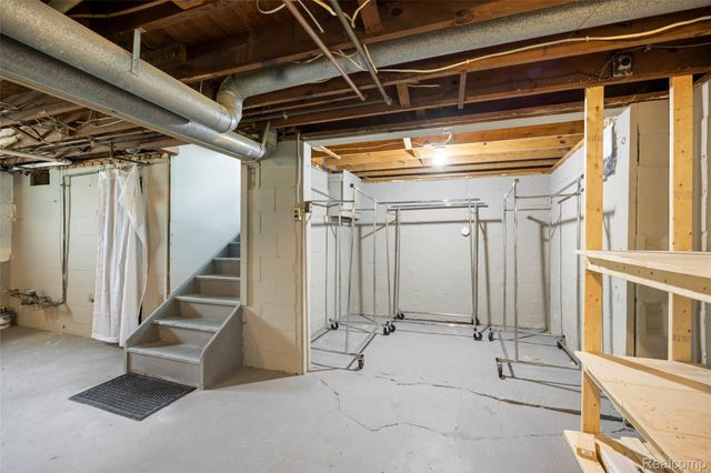 1545 Tanfield Street, West Bloomfield Charter Township, MI 48324