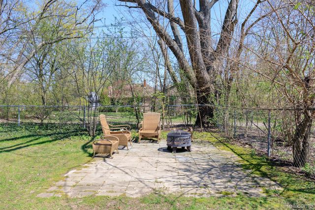1545 Tanfield Street, West Bloomfield Charter Township, MI 48324