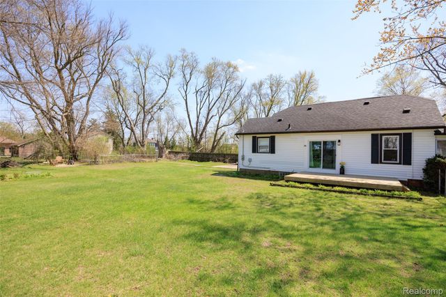 1545 Tanfield Street, West Bloomfield Charter Township, MI 48324