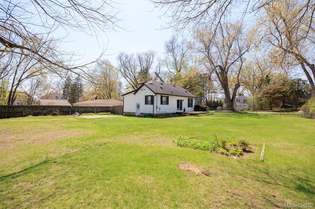 1545 Tanfield Street, West Bloomfield Charter Township, MI 48324