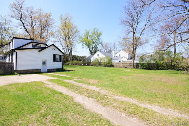 1545 Tanfield Street, West Bloomfield Charter Township, MI 48324